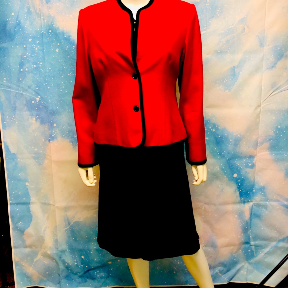 STRETCH PENCIL SKIRT SO VERSATILE WITH SIDE  SLIT.& ELASTIC TOP